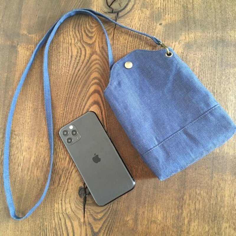 Okayama Denim Smartphone Pochette Mini Sacoche Antibacterial Antivirus Smartphone Shoulder Smartphone Pouch Indigo - กระเป๋าแมสเซนเจอร์ - ผ้าฝ้าย/ผ้าลินิน 