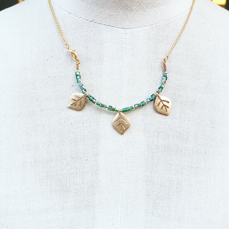 Exclusive Bronze hand-made _Tree three-leaf crystal bracelet _ necklace dual-use design - สร้อยคอ - คริสตัล สีเขียว