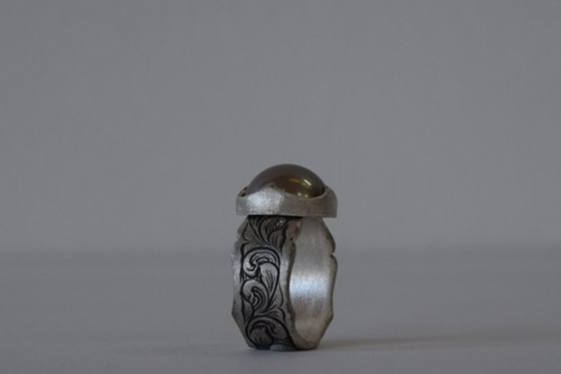 Arabesque Pearl Ring - 戒指 - 其他金屬 