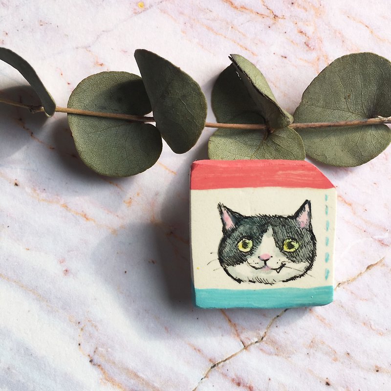 Handmade hand-painted Mercedes Cat Pin (Square) - Brooches - Clay Multicolor