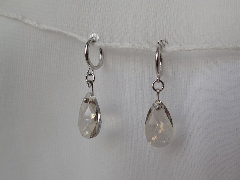 earrings, Teardrops, SWAROVSKI ELEMENTS, one pair - ต่างหู - แก้ว สีเงิน