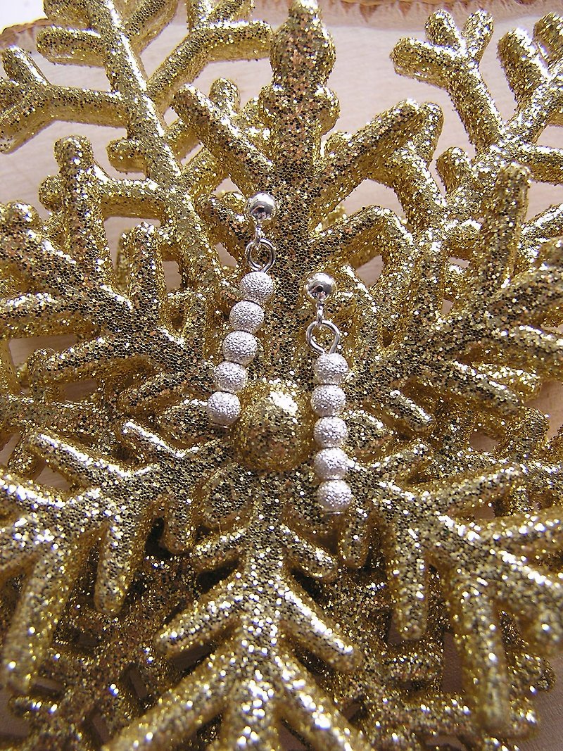 925純銀冬夜閃亮短耳環- 自家設計及手工製 - 耳環/耳夾 - 其他金屬 銀色