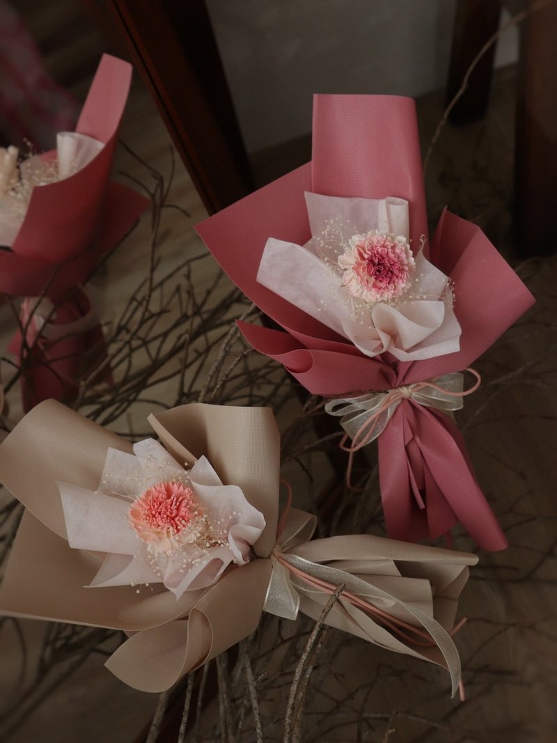 //Mother's Day// Single diffused carnation baby's breath bouquet - ช่อดอกไม้แห้ง - พืช/ดอกไม้ 