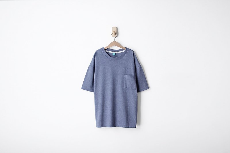Loose drop-shoulder version plain plain twist blue pocket Tee - เสื้อยืดผู้ชาย - ผ้าฝ้าย/ผ้าลินิน สีน้ำเงิน