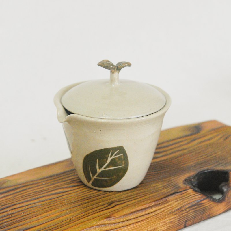 Pottery made. Tea leaf personal cover cup tea sea tea bowl - ถ้วย - ดินเผา สีกากี