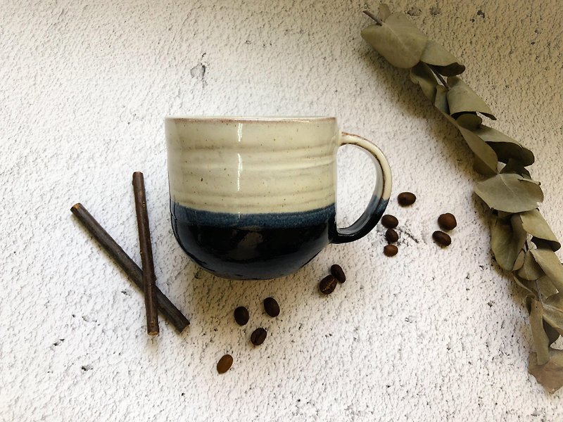 Simple black and white mug - แก้วมัค/แก้วกาแฟ - ดินเผา 