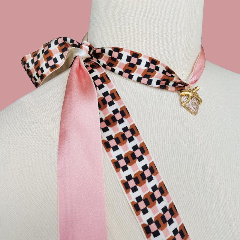 2023新款choker::真絲100%silk領巾::— 頸鏈項鏈粉色桃心 - 項鍊 - 絲．絹 