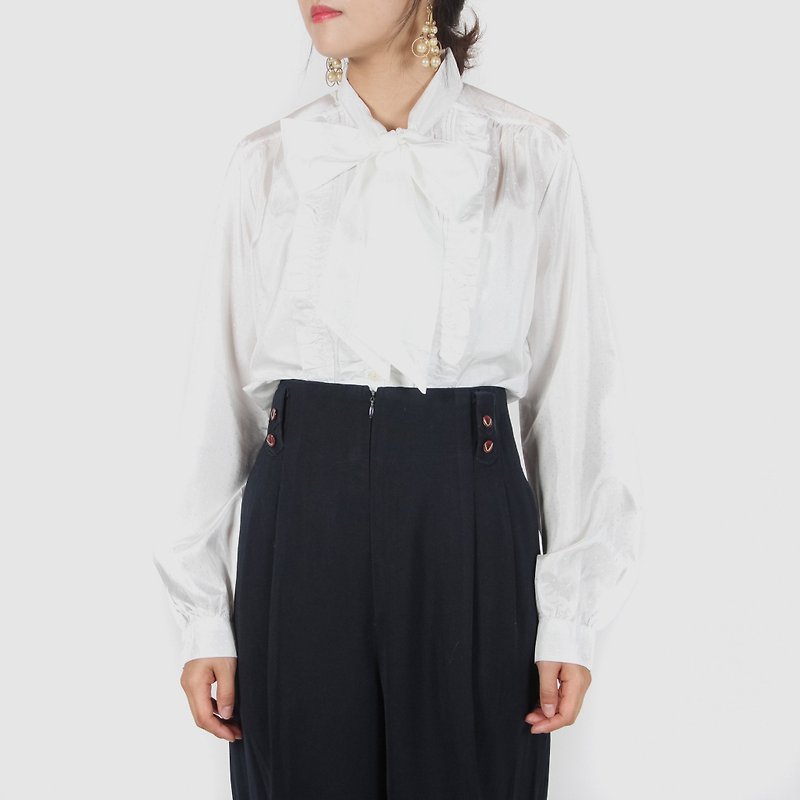 [Egg plant vintage] French parade straps pure white vintage shirt - เสื้อเชิ้ตผู้หญิง - เส้นใยสังเคราะห์ ขาว