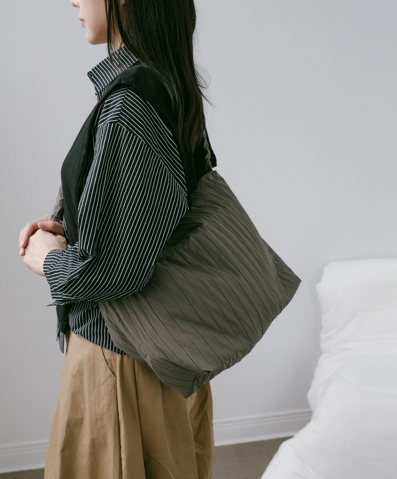 supportingrole 輕盈柔和抽繩元素多用手提斜肩背包 灰 - 側背包/斜背包 - 其他人造纖維 灰色