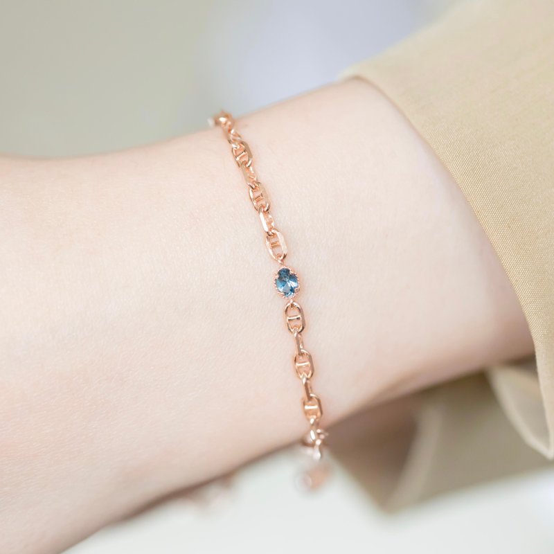 London Blue Topaz Stone Sterling Silver Oval Cake Piggy's Nose Bracelet - สร้อยข้อมือ - เครื่องเพชรพลอย สีเงิน