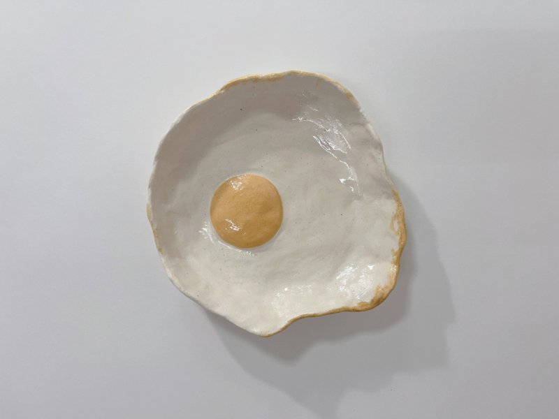 /荷包蛋早晨/ 手捏陶瓷盤 訂製區 - 盤子/餐盤/盤架 - 陶 橘色