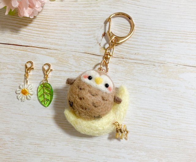 トロ　マスコット　キーホルダー 羊毛フェルトの三日月とフクロウ 小さめ 小さい チャーム