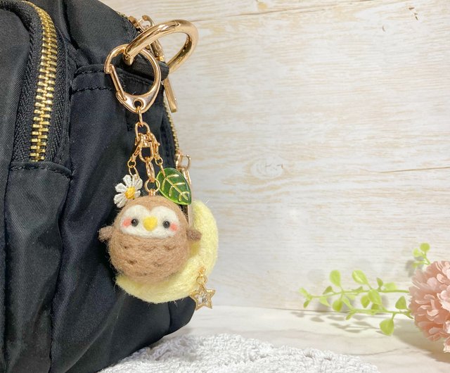 羊毛フェルトの三日月とフクロウ 小さめ 小さい チャーム