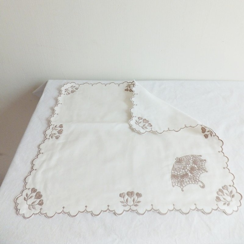 Lace Handkerchief   Embroidered Handkerchief : Parasol - อื่นๆ - ผ้าฝ้าย/ผ้าลินิน สีเหลือง