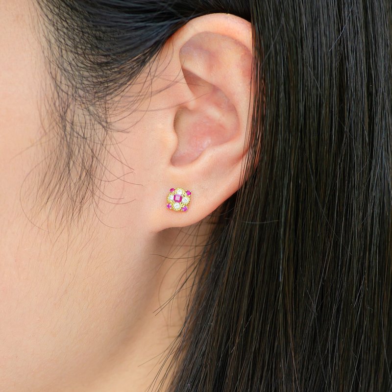 プリンセス ルビー ダイヤモンド 18K スタッド ピアス ルネッサンス スタイル - ピアス・イヤリング - 貴金属 レッド