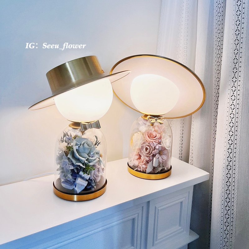 SeeYou・Light Up Series Rose Everlasting Flower Couple Lamp - ช่อดอกไม้แห้ง - พืช/ดอกไม้ หลากหลายสี