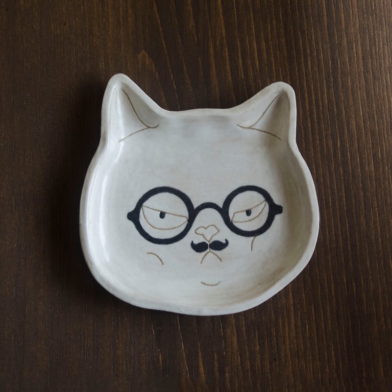 Cat with attitude _ Duke ( shallow dish / small dish) - จานเล็ก - ดินเผา ขาว