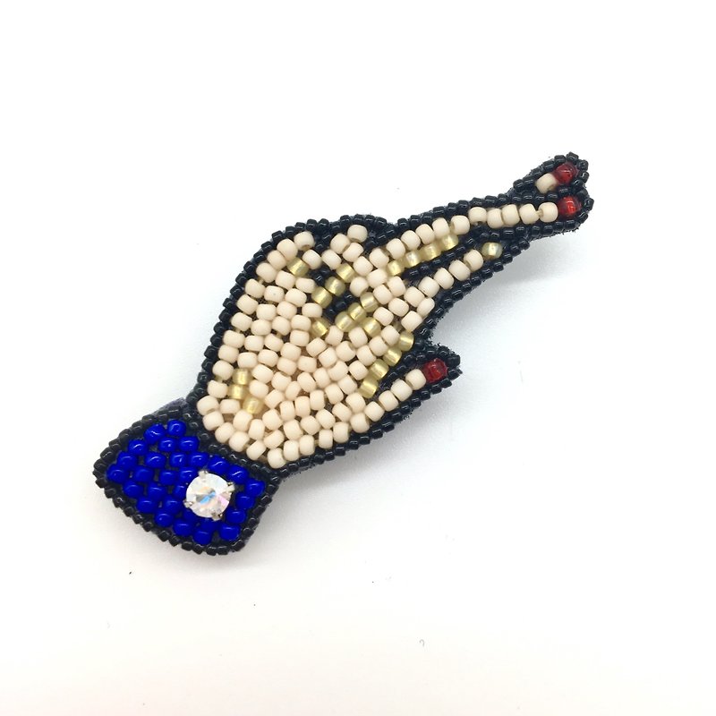 Tearoom I Hand n Hand ‧ cross finger embroidery brooch - Brooches - Other Materials Khaki
