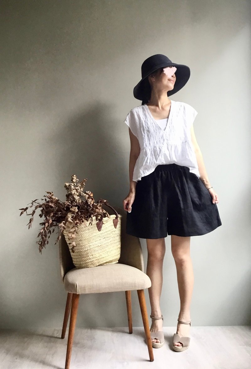 Dance of the Wind/Mysterious Black/Enzyme Washed Linen Pressed Shorts Skirt/Short Wide Pants 100% Linen - กางเกงขาสั้น - ผ้าฝ้าย/ผ้าลินิน สีดำ