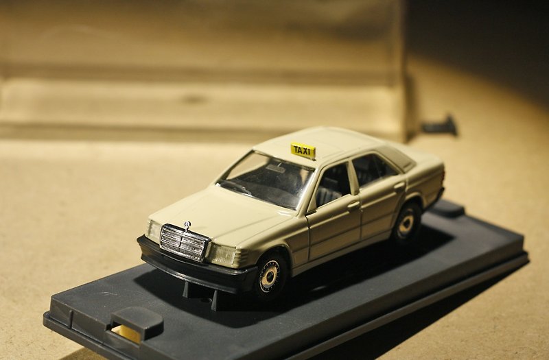 43分之1賓士 MercedesBenz Taxi-A190 奶油色德國計程車模型 完售 - 玩偶/公仔 - 其他金屬 黃色