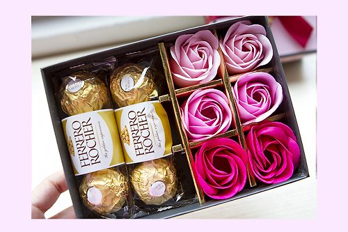 幸福朵朵 婚禮小物 花束禮物 金莎巧克力6顆入+6朵玫瑰香皂花禮盒-粉紅色-禮品 獎品 送禮 緞帶
