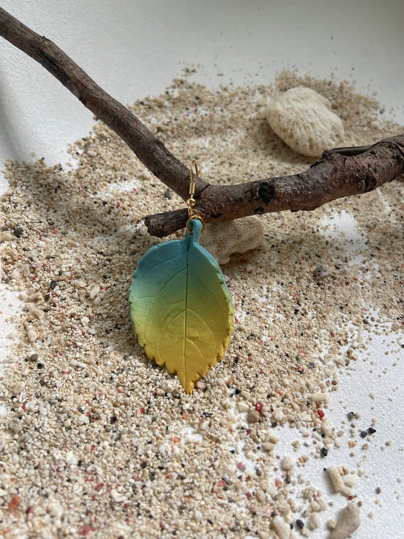 森系 葉子耳環/耳夾 - 耳環/耳夾/耳骨夾 - 其他材質 