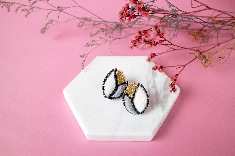 Blanca Blanca- Tulip Embroidered Stud Earrings - Earrings & Clip-ons - Wool White