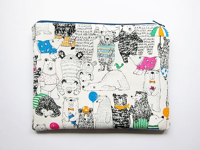 Large zipper bag / Pencil / Cosmetic white bear - Toiletry Bags & Pouches - Cotton & Hemp Multicolor
