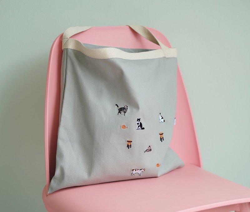 CAT Tote Bag ( Light Grey ) - กระเป๋าเป้สะพายหลัง - งานปัก สีเทา