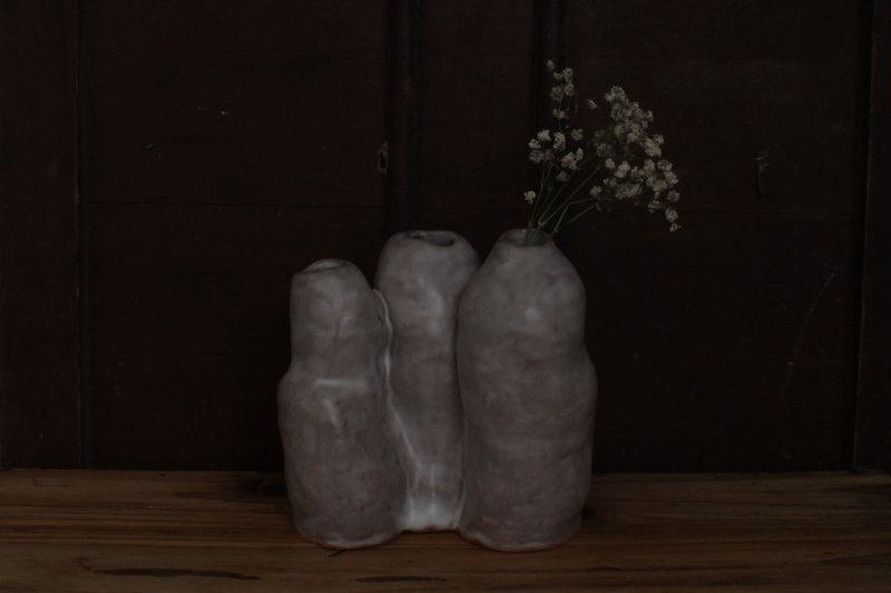 Icing handmade pottery vase flower - Pottery & Ceramics - Pottery White