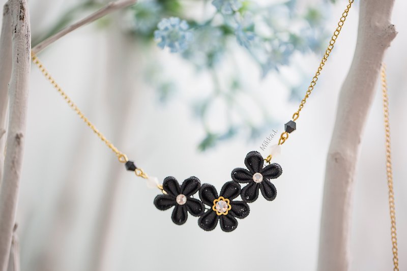 Vintage jewelry style small black flower necklace necklace in stock - สร้อยติดคอ - ผ้าฝ้าย/ผ้าลินิน สีดำ