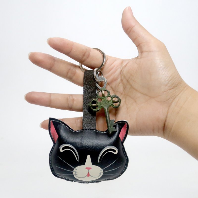 【雙11折扣】Smiling Black Cat keychain, gift for animal lovers add charm to your bag. - 吊飾/掛飾 - 人造皮革 黑色