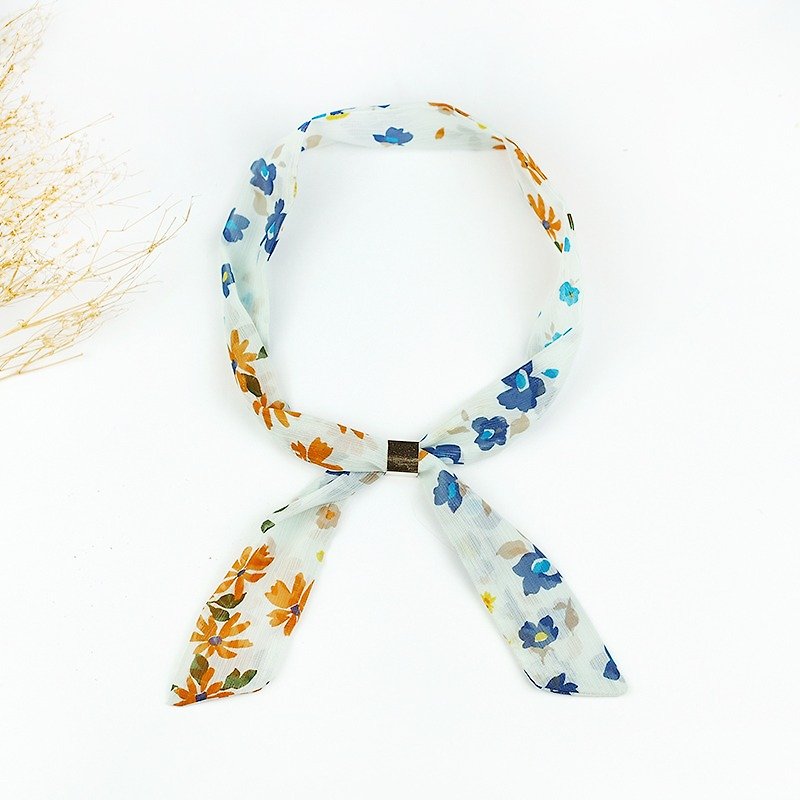 Calf Village handmade small scarf without aluminum thread hair lead with retro silk fresh flowers {Dancing flowers}【A-215】 - ผ้าพันคอ - ผ้าไหม สีส้ม