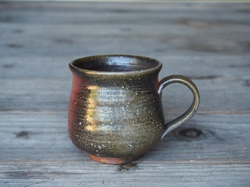 Bizen coffee cup (middle) Rokuro c 6 040 - Mugs - Pottery Brown