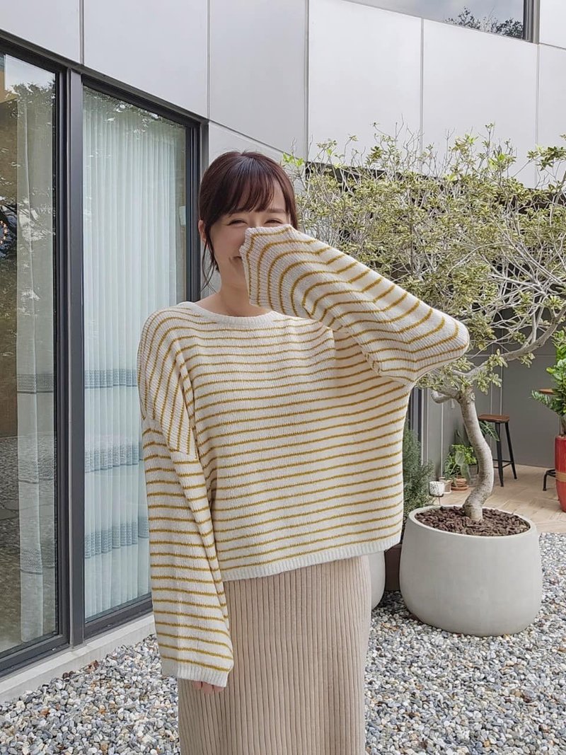 Venus striped slimming top (yellow) - made in Taiwan - knitted sweater - sweater - สเวตเตอร์ผู้หญิง - เส้นใยสังเคราะห์ สีเหลือง