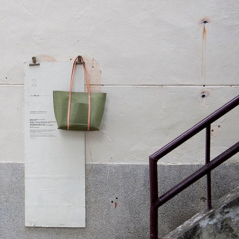 Tote side bag oblique bag shoulder bag cowhide bag hand-held leather hand-stitched hand-made matcha green - กระเป๋าแมสเซนเจอร์ - หนังแท้ สีเขียว