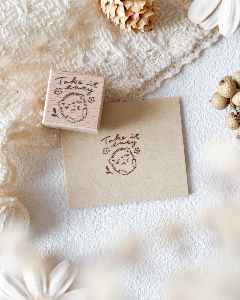 睡著的小刺蝟橡皮印章 2×2cm 手帳與書信的小巧點綴 - 印章/印台 - 木頭 