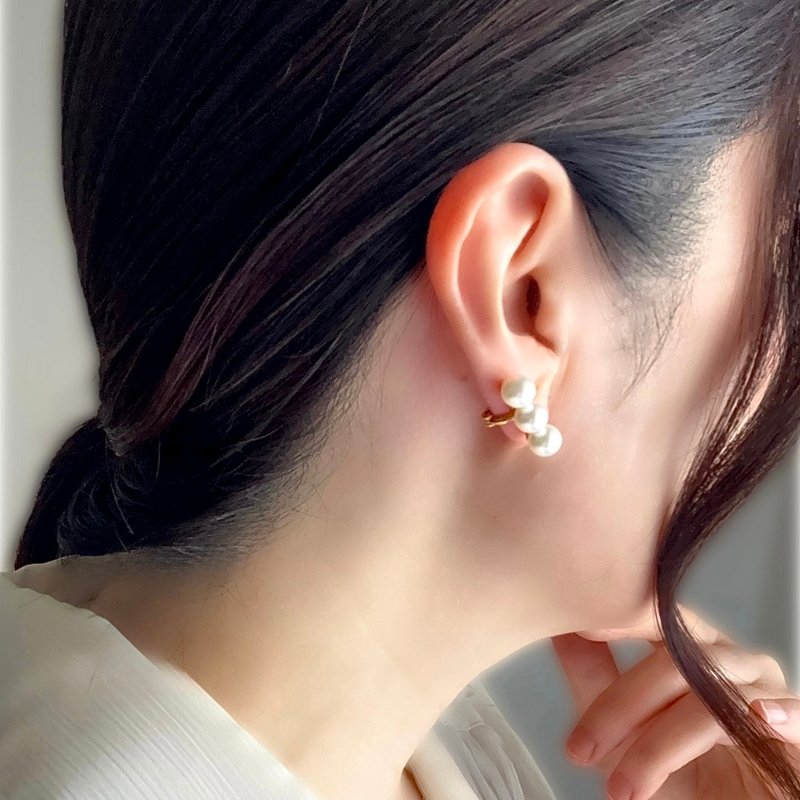 SV イヤリング 2カラー 3粒ライン あこや真珠　clip-on pearl earrings　 珍珠耳環　耳夾　진주귀걸이 - 耳環/耳夾/耳骨夾 - 珍珠 