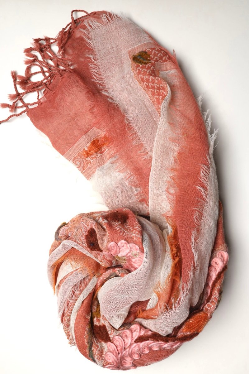 【聖誕禮物】喀什米爾水煮羊毛手工刺繡圍巾披肩三層紗顯嫩橘粉 - 圍巾/披肩 - 羊毛 橘色