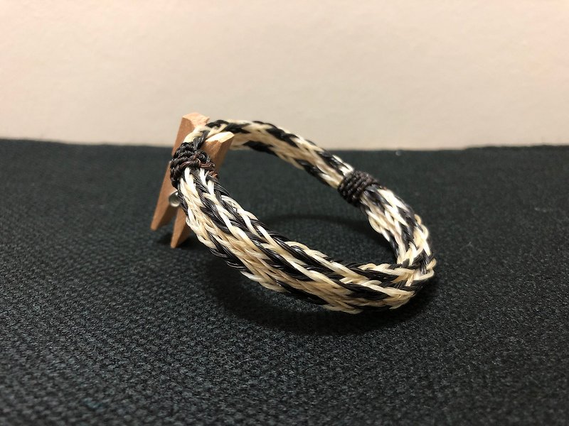 South American Indian Handmade Horsehair Braided Bracelet - สร้อยข้อมือ - วัสดุอื่นๆ 