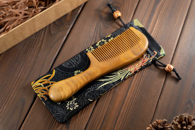 Islandoffer Green Sandalwood Massage Comb with Rounded Handle - Makeup Brushes - Wood Gold