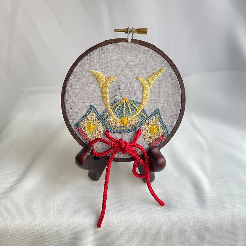 Decoration embroidery hoop, Samurai Kabuto - ของวางตกแต่ง - ผ้าฝ้าย/ผ้าลินิน สีเทา