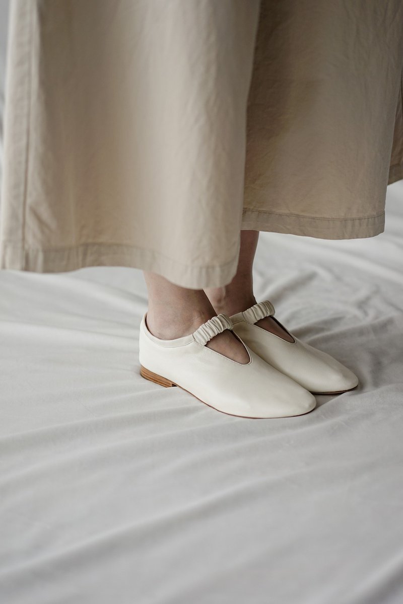 Simple and elegant soft as nothing grandma shoes slim version handmade sheepskin white - Women's Leather Shoes - Genuine Leather 