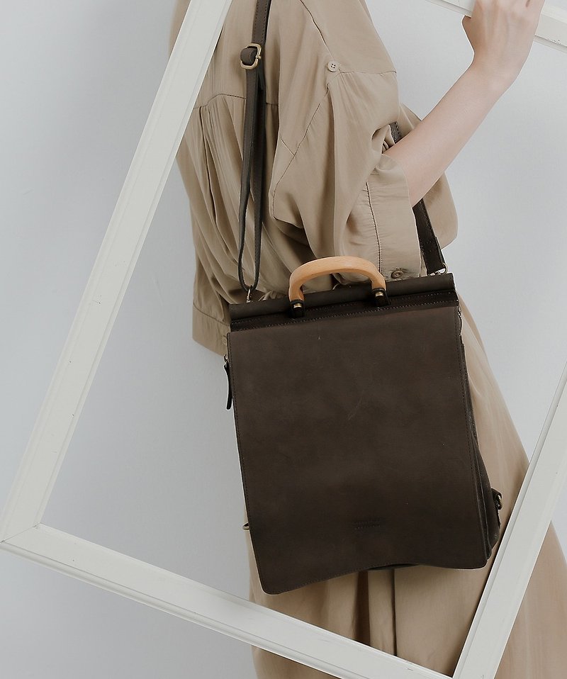 Three-dimensional square leather back pack 3 back method - Brownie - กระเป๋าเป้สะพายหลัง - หนังแท้ สีดำ