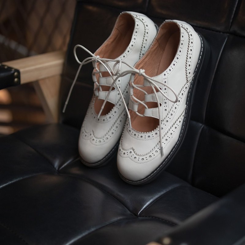 Retro wing pattern Mary Jane_off-white - Women's Oxford Shoes - Genuine Leather White
