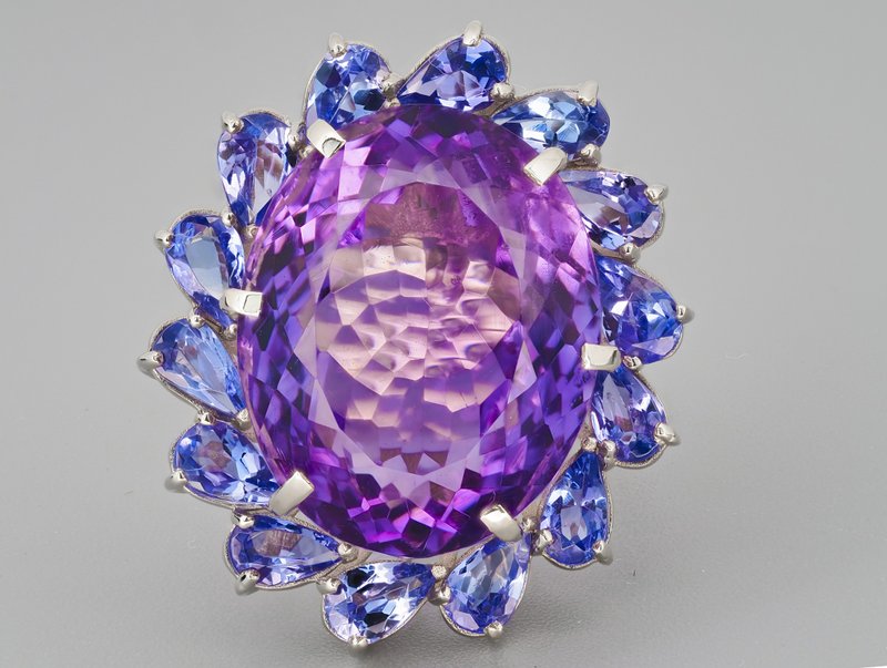 Massive flower ring with amethyst and diamonds - 戒指 - 貴金屬 金色