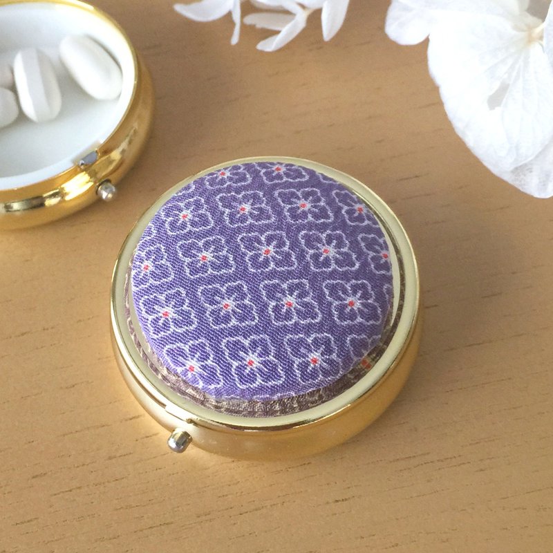 Pillbox with Japanese Traditional pattern, Kimono - Gold - Shop mana ...