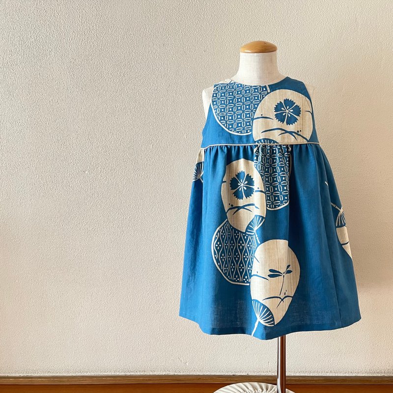 子供　浴衣地ひかえめフレアーワンピース　注染うちわに撫子　80ー130サイズ・受注製作 - 女童洋裝/裙子 - 棉．麻 藍色