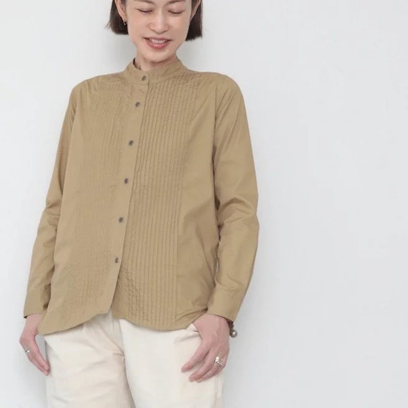 OMAKE.jp Tucker small stand collar shirt PintuckShirt Khaki - เสื้อผู้หญิง - ผ้าฝ้าย/ผ้าลินิน สีกากี