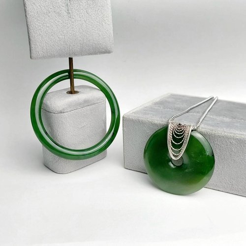 専用♡フランスからお取寄せ 翡翠グリーンの綺麗色レース装飾ニット ご成約》フランスからお取寄せ 翡翠グリーンの綺麗色レース装飾ニット